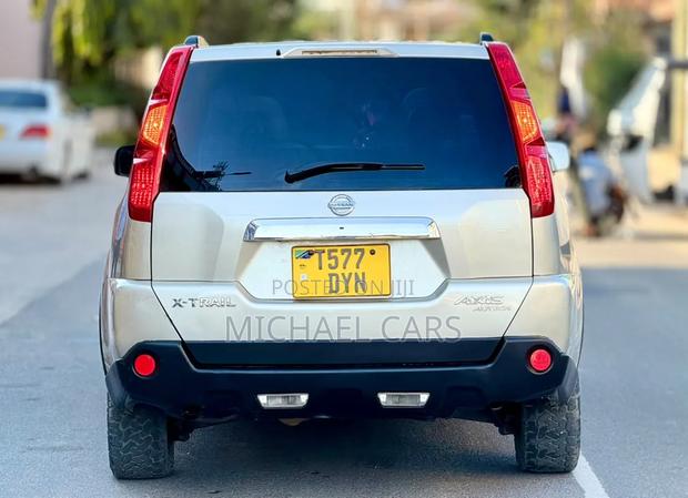 Nissan X-Trail 2010 Gold