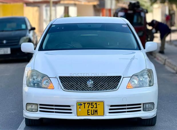 Toyota Crown 2004 White