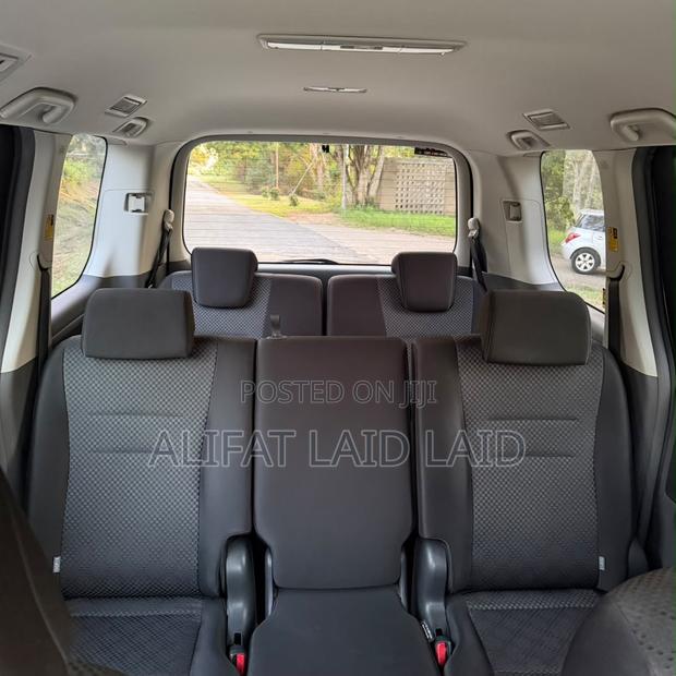 Toyota Noah 2010 Gray