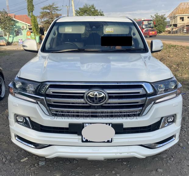 Toyota Land Cruiser 2015 White