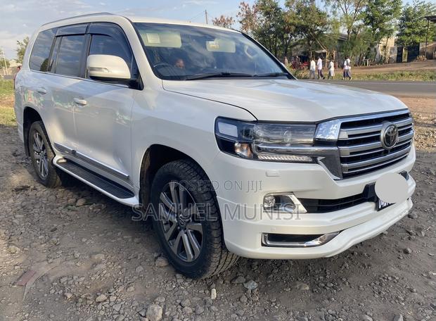 Toyota Land Cruiser 2015 White