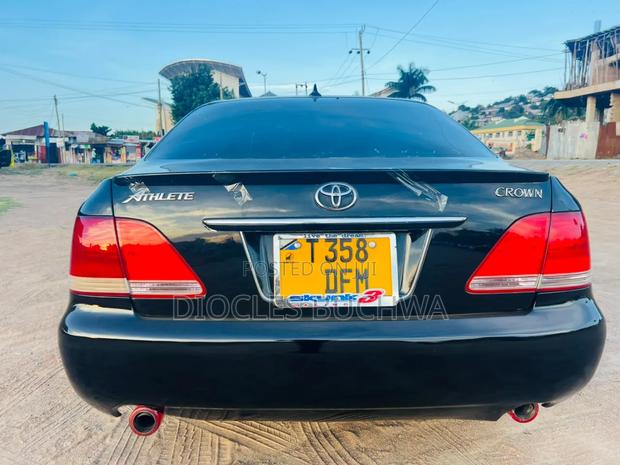 Toyota Crown 2004 Black