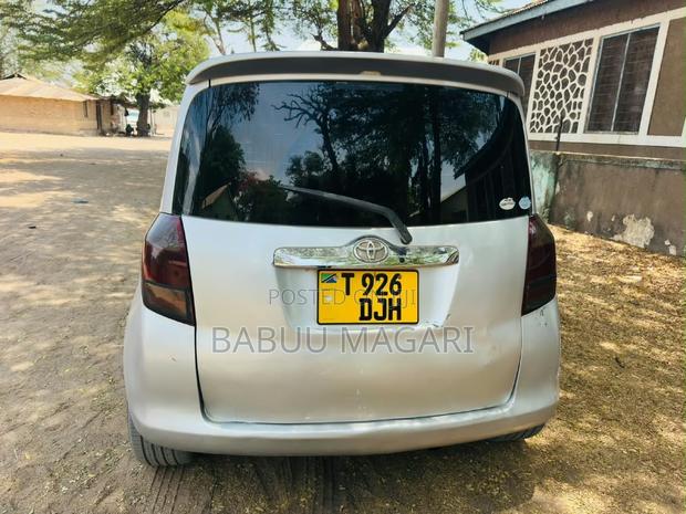 Toyota Ractis 1.3 FWD 2005 Silver