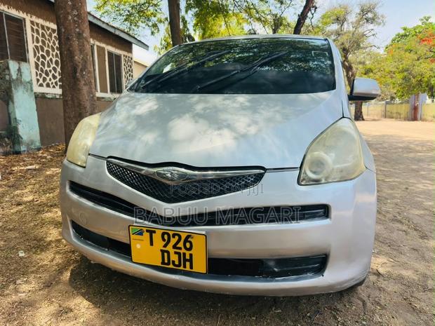 Toyota Ractis 1.3 FWD 2005 Silver