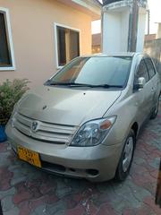 Toyota IST 2004 Gold for sale