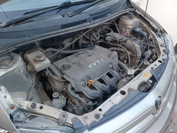 Toyota IST 2004 Gold