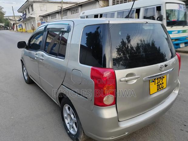 Toyota Raum 2005 Silver