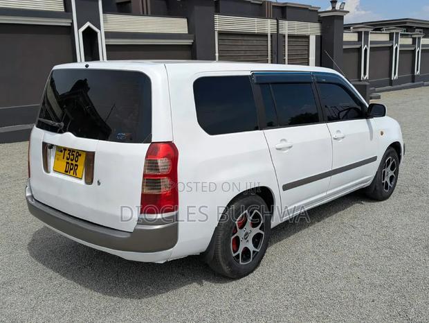 Toyota Succeed 2005 Silver
