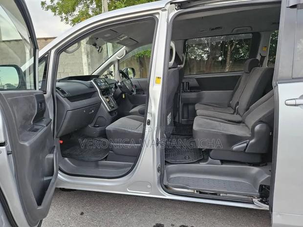Toyota Noah 2008 Silver