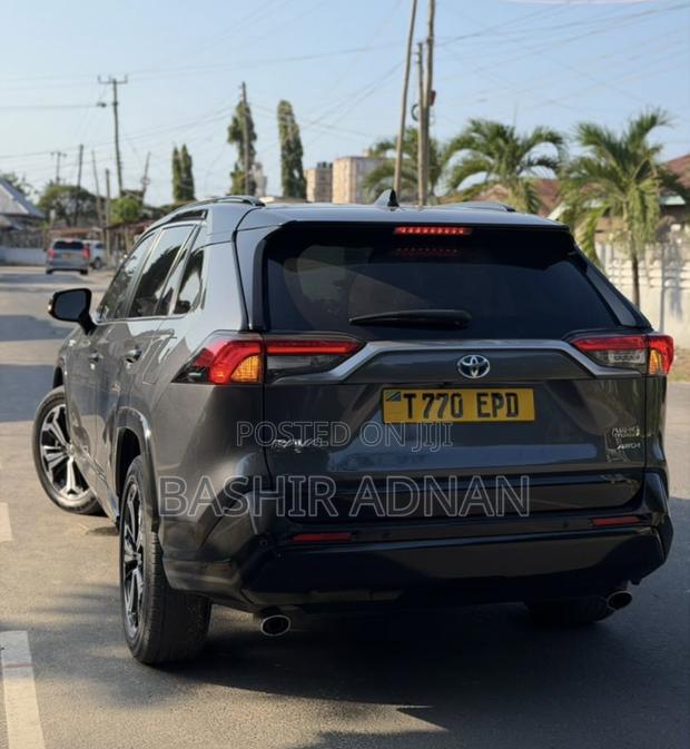 Toyota RAV4 2023 Gray