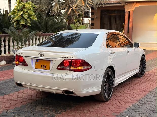 Toyota Crown 2009 Black