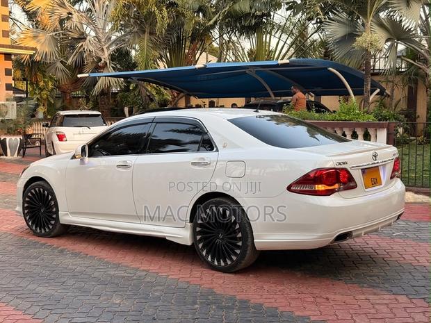 Toyota Crown 2009 Black