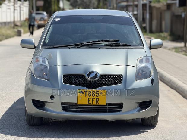 Toyota Vitz 2007 Gray