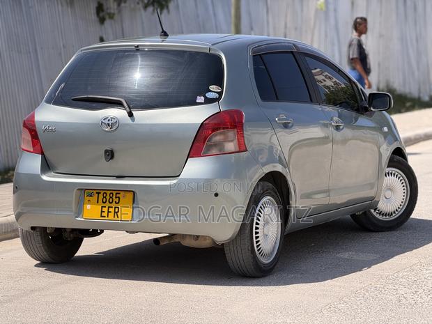 Toyota Vitz 2007 Gray