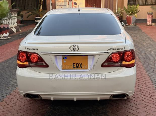 Toyota Crown 2009 Off white