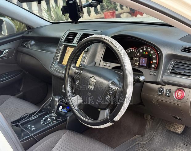Toyota Crown 2009 Off white