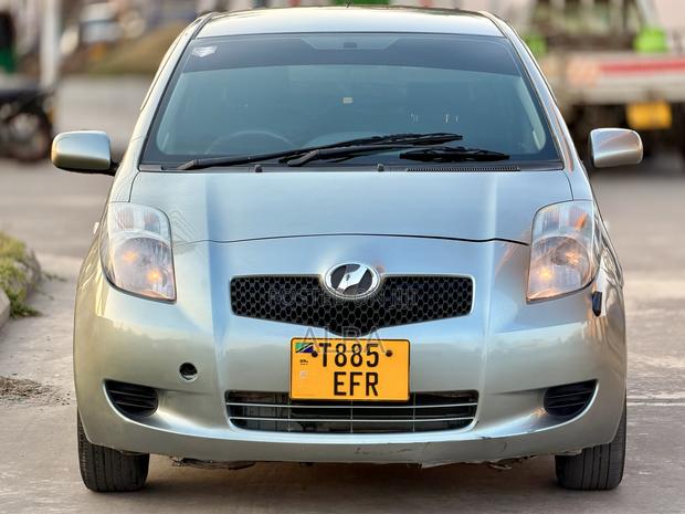 Toyota Vitz 1.3 AWD 3dr 2010 Green