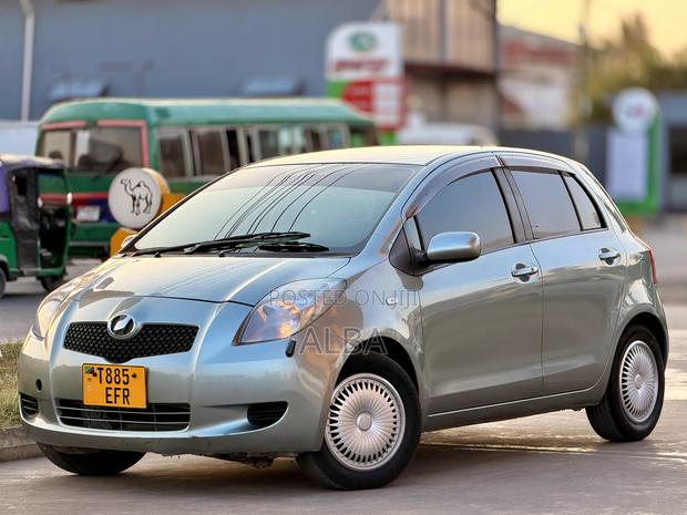 Toyota Vitz 1.3 AWD 3dr 2010 Green