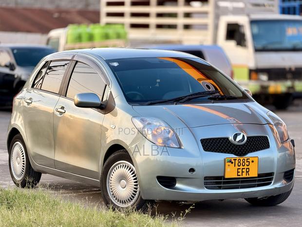 Toyota Vitz 1.3 AWD 3dr 2010 Green