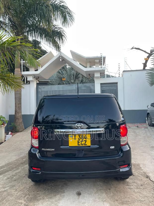 Toyota Rumion 1.5 FWD 2023 Black