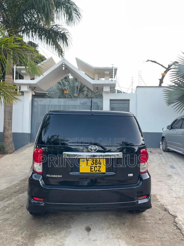Toyota Rumion 1.5 FWD 2023 Black