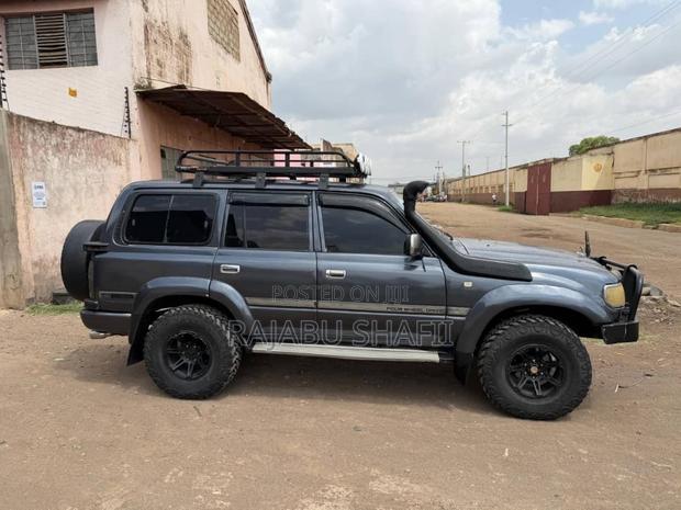 Toyota Land Cruiser HDJ 100 1998 Green