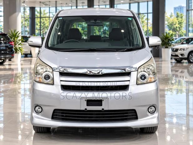 Toyota Noah 2007 Silver