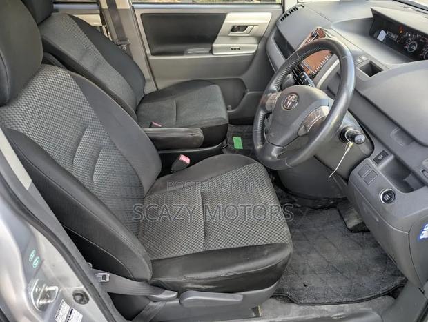 Toyota Noah 2007 Silver