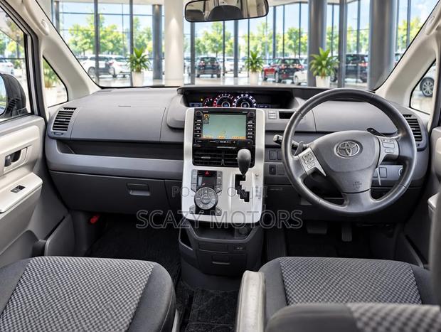 Toyota Noah 2007 Silver