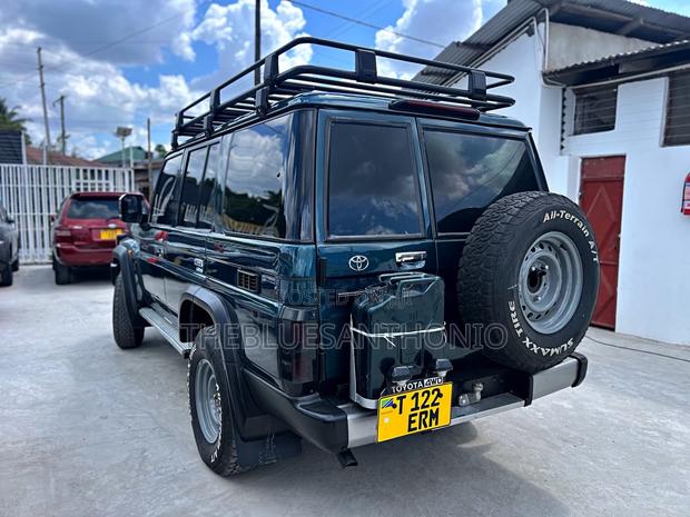 Toyota Land Cruiser 79 Series 2018 Black