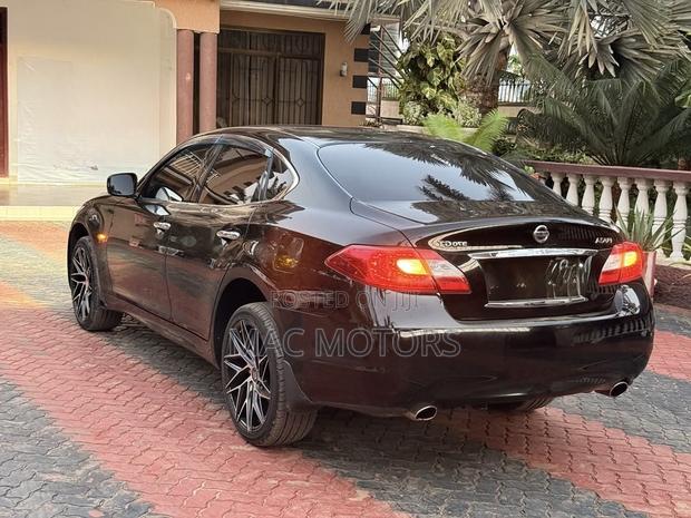 Nissan Fuga 2013 Black