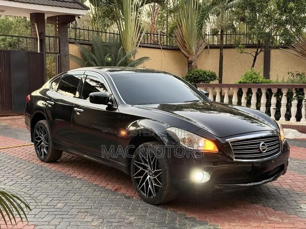 Nissan Fuga 2013 Black