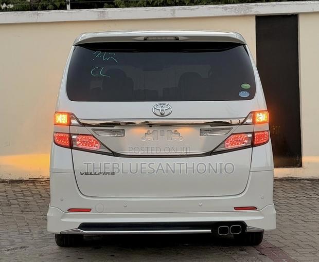 Toyota Vellfire V 2.4 4WD 7-Seater 2013 Pearl
