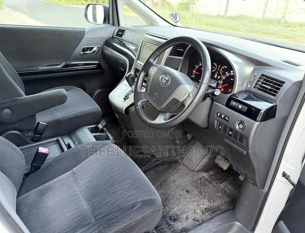 Toyota Vellfire V 2.4 4WD 7-Seater 2013 Pearl