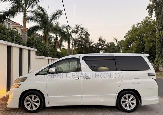 Toyota Vellfire V 2.4 4WD 7-Seater 2013 Pearl