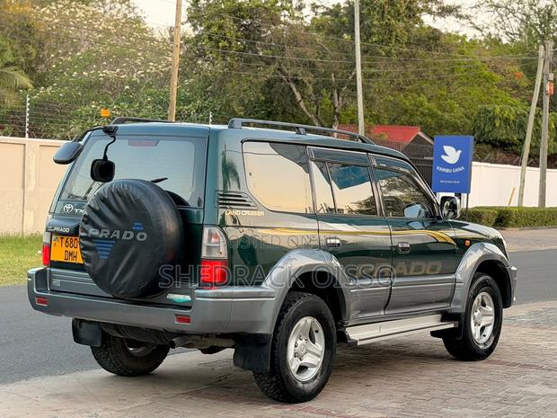 Toyota Land Cruiser Prado 2001 Green