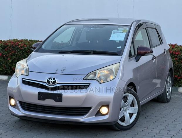 Toyota Ractis 1.5 AWD 2012 Silver