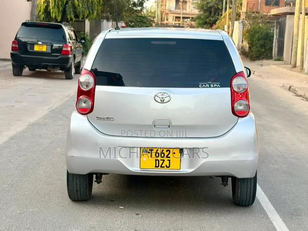 Toyota Passo 2010 Silver