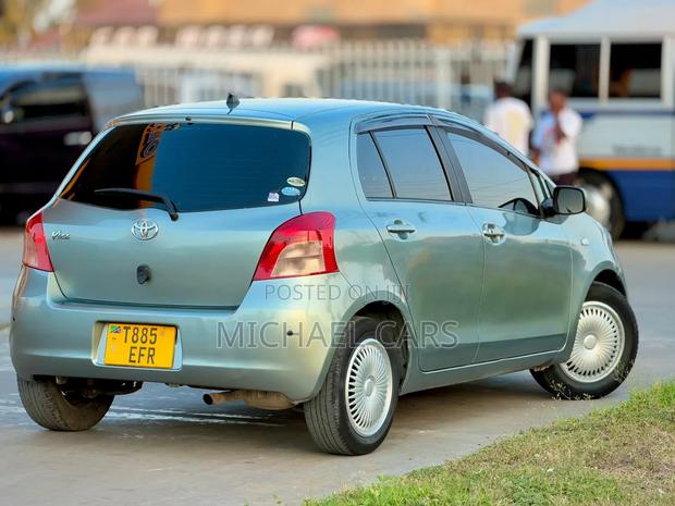 Toyota Vitz 2010 Blue