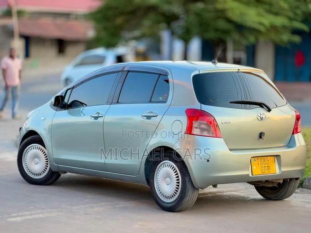 Toyota Vitz 2010 Blue