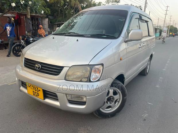 Toyota Noah 2002 Silver