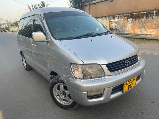 Toyota Noah 2002 Silver