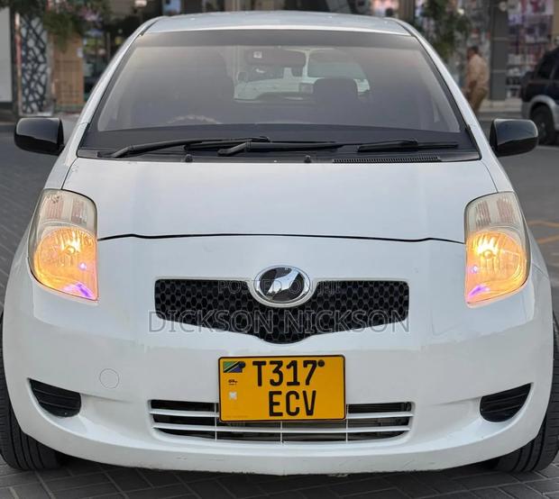 Toyota Vitz 1.0 FWD 3dr 2005 White