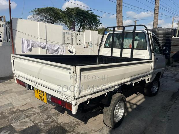 Toyota TownAce 2001 White