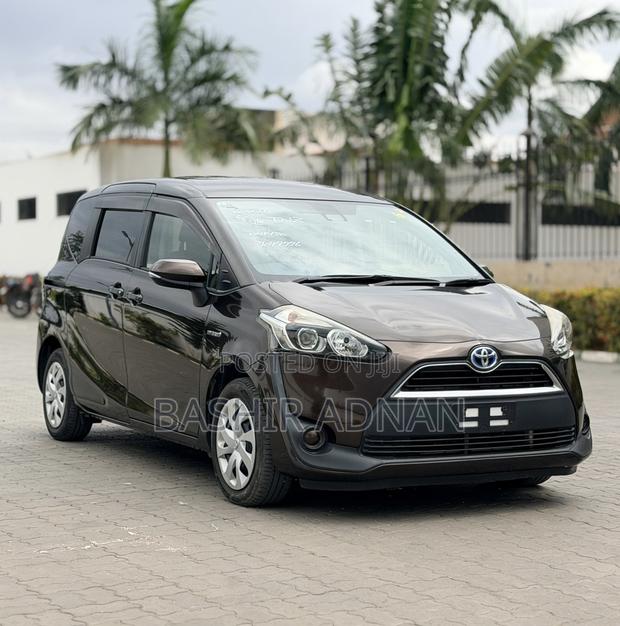 Toyota Sienta 1.5 Hybrid FWD 2016 Brown