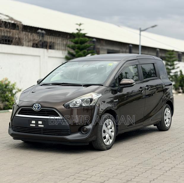Toyota Sienta 1.5 Hybrid FWD 2016 Brown