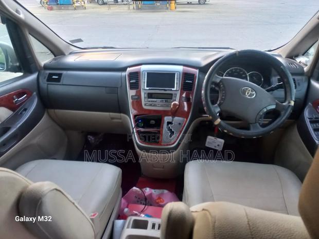 Toyota Alphard 2.4 Petrol AWD 2005 Silver