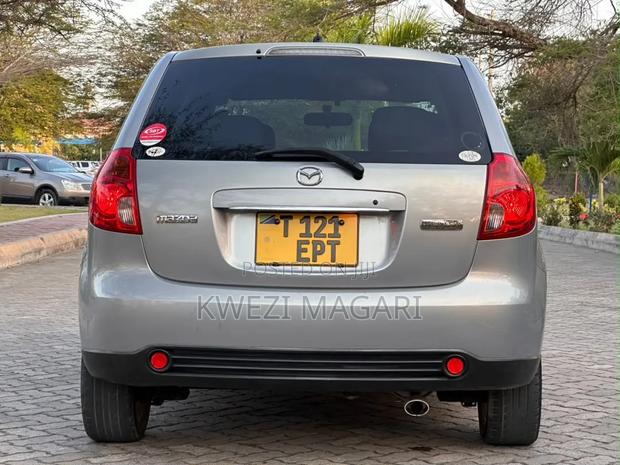 Mazda Verisa 2004 Gray