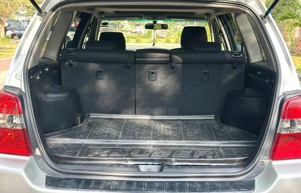 Toyota Kluger 2004 Silver