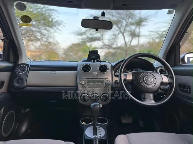 Mazda Verisa 2004 Silver